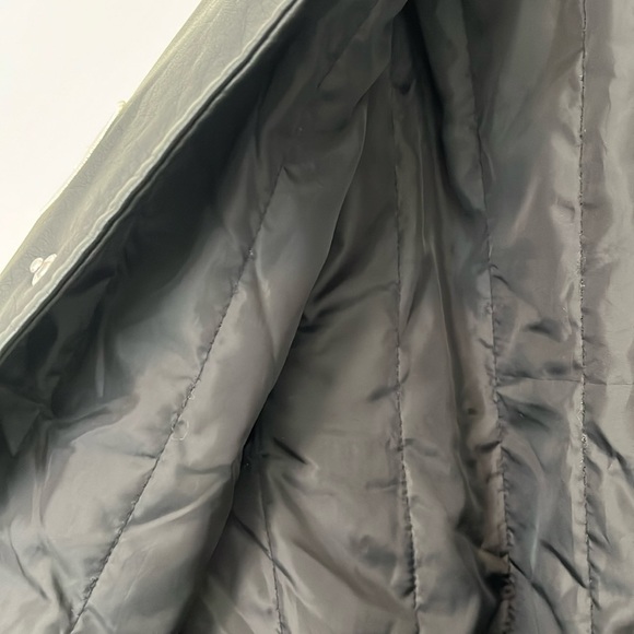 Zara jersey jacket, in a black and tan color. The size is a 13-14 (size small). - Picture 4 of 7